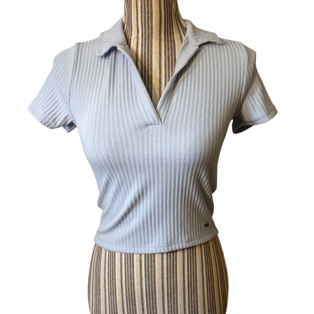 Hollister Crop Top Small Light Blue Ribbed Baby Tee V-Neck Short Sleev Collar